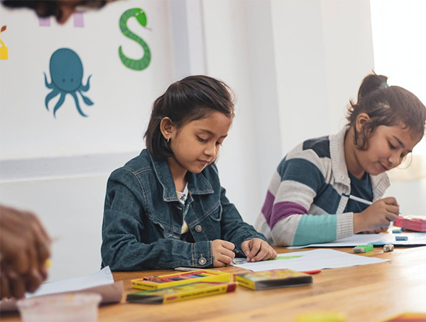 Apakah Perlu Mengikuti Kelas Pelatihan Berbicara Bahasa Inggris untuk Anak?